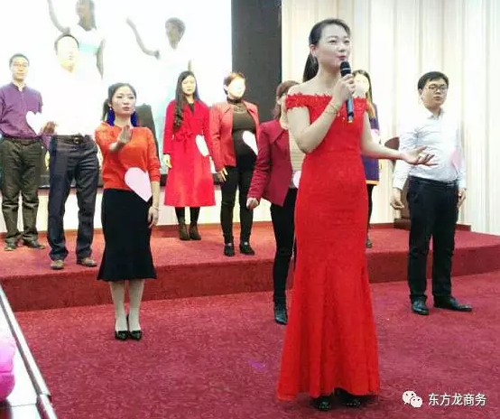 東方龍商務(wù)舉行2016年度總結(jié)表彰大會(huì)暨2017年會(huì)，同心同行，贏戰(zhàn)2017，共創(chuàng)輝煌！